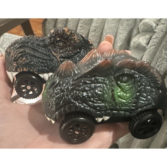 2 Dinosaurs Head Cars Light Up Motorized Toys Vehicles - Picture 4 of 6